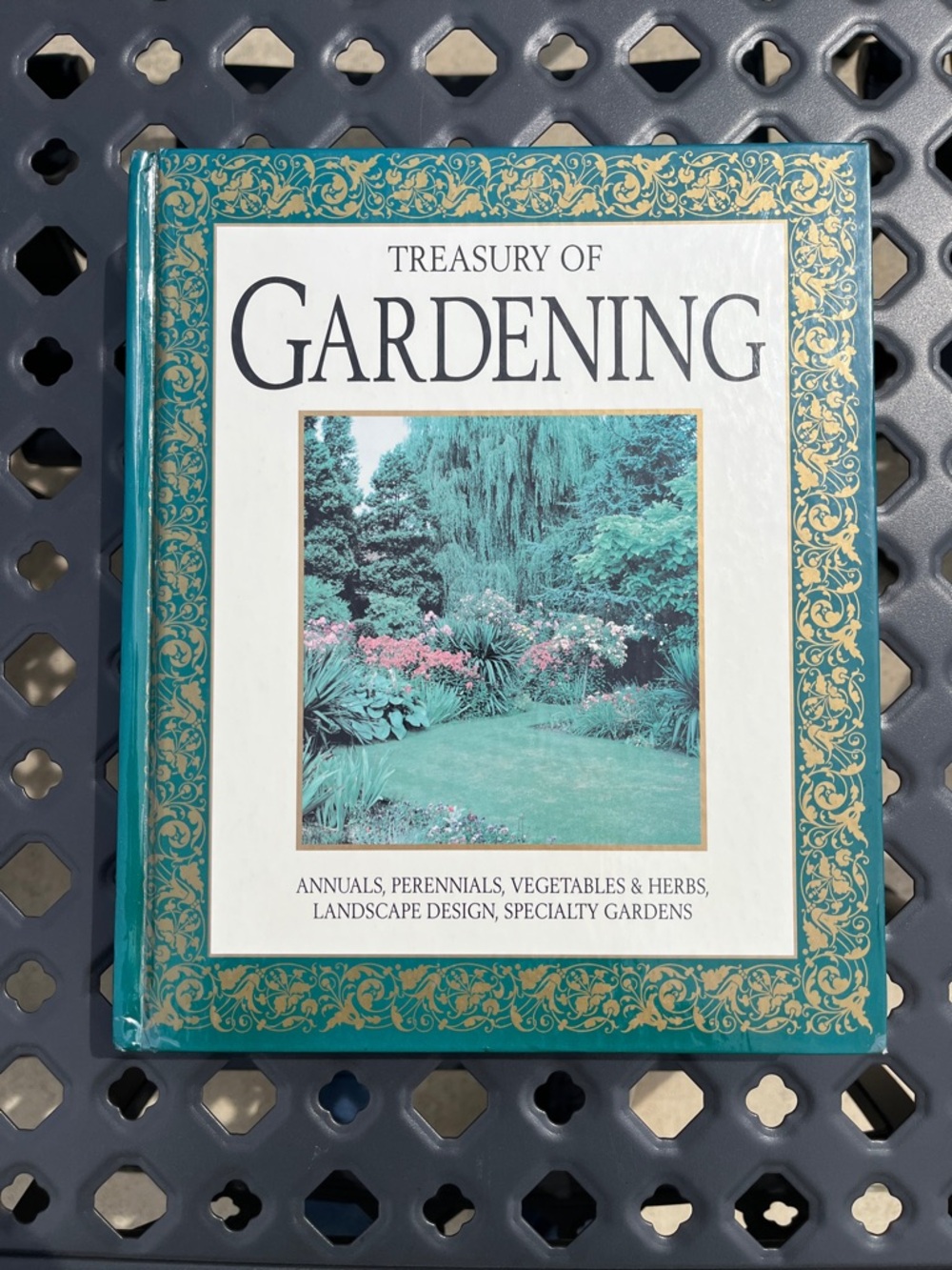 Treasury of Gardening Hardcover Book 576 Pages